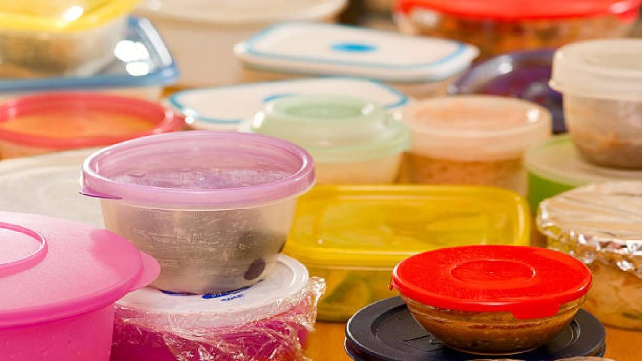 प्लास्टिकच्या डब्यात किंवा डिशमध्ये गरमागरम अन्न नकोच, नाही तर होईल गंभीर आजार