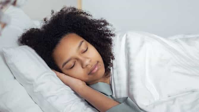 Worst Food for Sleeping Problems: शांत झोप हवी असेल तर चुकूनही खाऊ नका हे पदार्थ