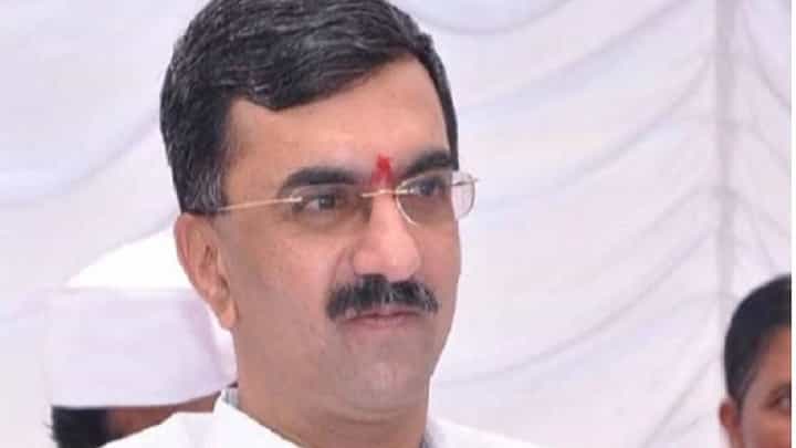 उद्धव ठाकरेंनी मोदींशी चर्चा करून मार्ग काढावा- आमदार शंभूराज देसाई उद्धव ठाकरेंनी मोदींशी चर्चा करून मार्ग काढावा- आमदार शंभूराज देसाई