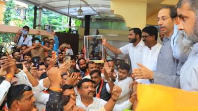 Shiv sena : बापरे! उद्धव ठाकरेंना भेटण्यासाठी आलेल्या शिवसैनिकाचा मातोश्रीबाहेर हार्टअटॅकने मृत्यू