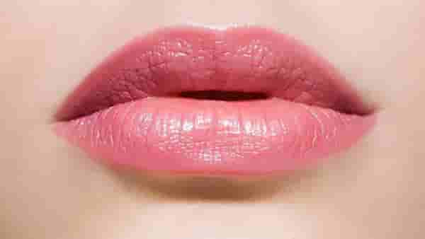 Beauty tips : लिपस्टिकमुळे ओठांचा रंग काळा झालाय का.. वापरून पहा ‘हे’ घरगुती उपाय; लवकरच ओठांना पुन्हा येईल गुलाबी रंग!