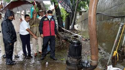 TMC Commissioner : महापालिका आयुक्तांनी सखल भागांची केली पाहणी, नागरिकांना दक्षता घेण्याच्या दिल्या सूचना