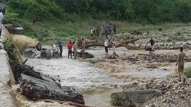 Accident : उत्तराखंडमध्ये मोठी दुर्घटना! अर्टिगा कार नदीत कोसळून 9 ठार, थोडक्यात वाचलेली एकमेव महिला शॉकमध्ये