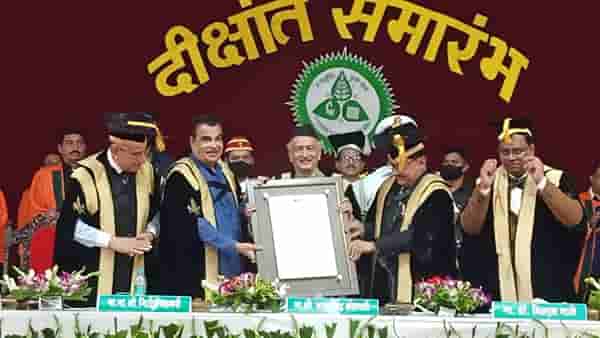 Nitin Gadkari : नितीन गडकरी डॉक्टर ऑफ सायन्सने सन्मानित, अकोल्यातील कृषी विद्यापीठाचा दीक्षान्त समारंभ