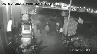 Malegaon crime : भांडणात मध्यस्थी करणाऱ्या तरुणाचा पायचं छाटला, दोन गटातला राडा सीसीटिव्हीत कैद