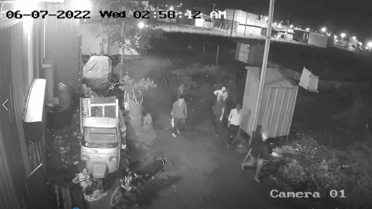 Malegaon crime : भांडणात मध्यस्थी करणाऱ्या तरुणाचा पायचं छाटला, दोन गटातला राडा सीसीटिव्हीत कैद