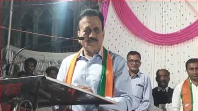 Maharashtra politics : मोदी, शाहांचे फोटो लावून मतं मागितले; नाहीतर दोन खासदारही निवडून आले नसते, महाजनांचा उद्धव ठाकरेंना टोला