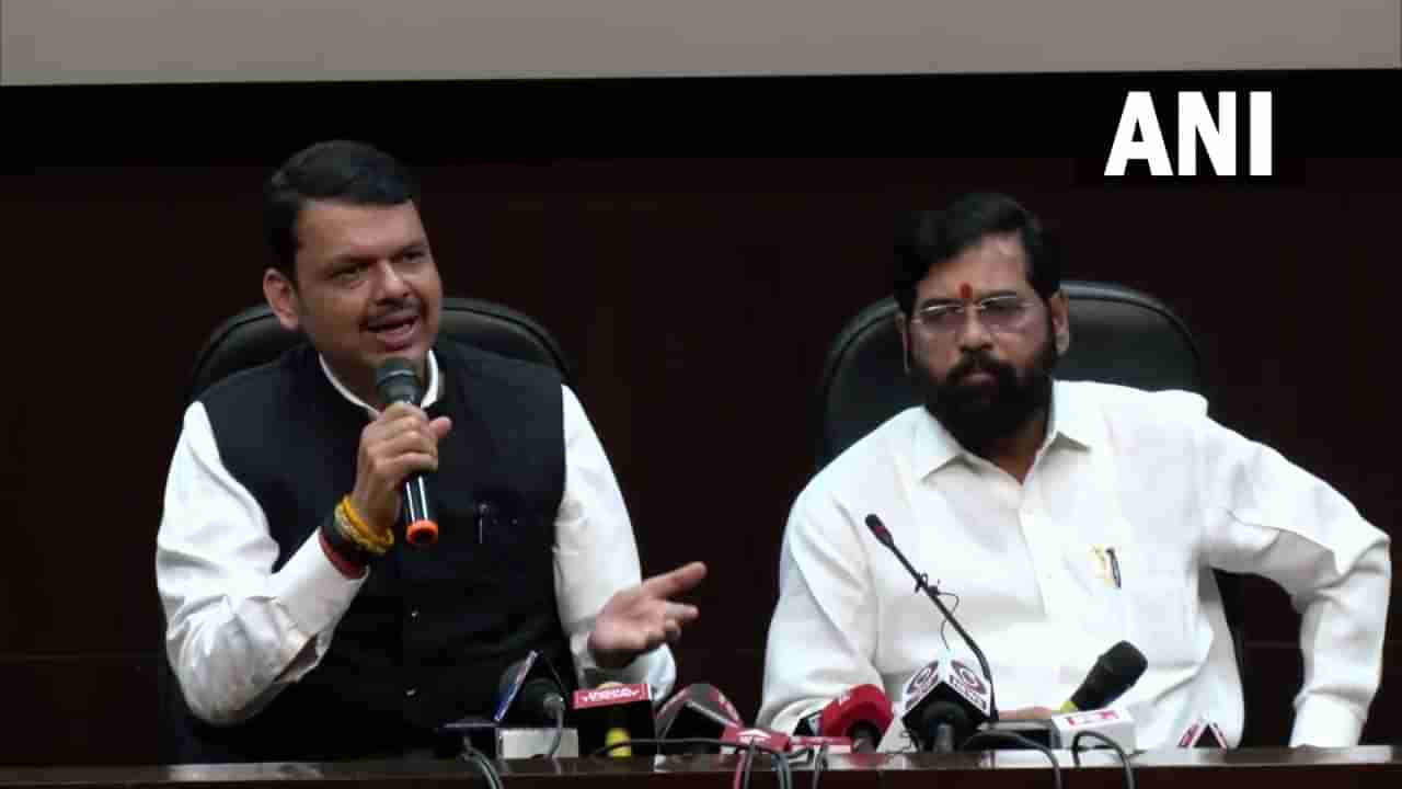 Devendra Fadnavis : शिवसेनेचे किती खासदार संपर्कात? फडणवीसांनी थेट आकडाच सांगितला, तर मुख्यमंत्री म्हणतात...