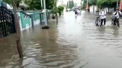 Vidarbha Rain : चंद्रपुरात झेडपी शाळेवर वीज कोसळून 3 विद्यार्थी जखमी, अकोल्याच्या जिल्हाधिकारी कार्यालयात शिरले पावसाचे पाणी