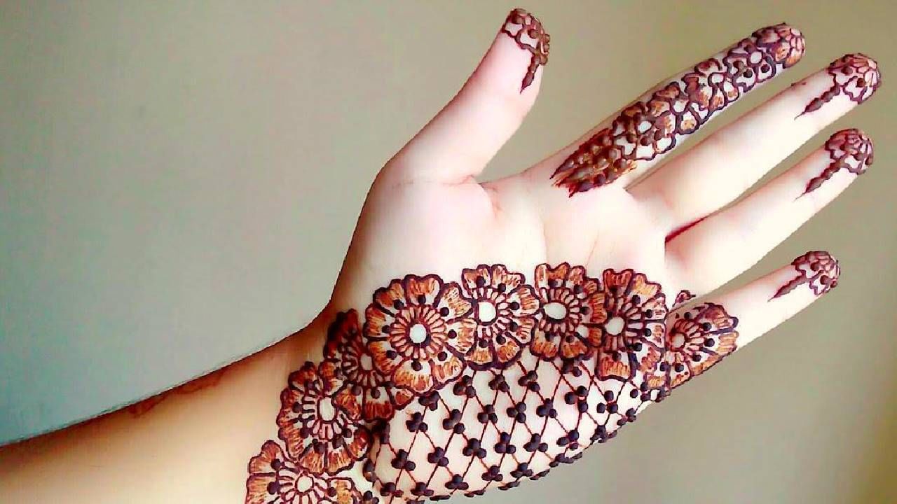 Eid Mehndi Design : ईदच्या निमित्ताने ‘या’ ट्रेंडी आणि स्टायलिश मेहंदी डिझाईन्स, लावा तुमच्या हातावर