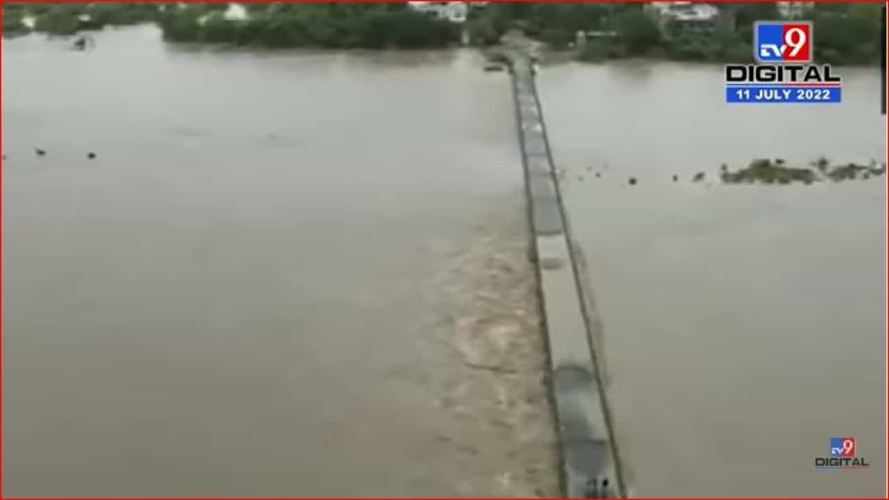 Gujarat Flood : वलसाडमध्ये अतिवृष्टी, एनडीआरएफ टीम आणि स्थानिक प्रशासनाकडून बचावकार्य