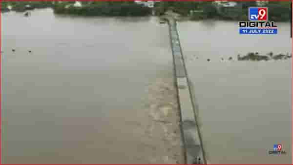 Gujarat Flood : वलसाडमध्ये अतिवृष्टी, एनडीआरएफ टीम आणि स्थानिक प्रशासनाकडून बचावकार्य
