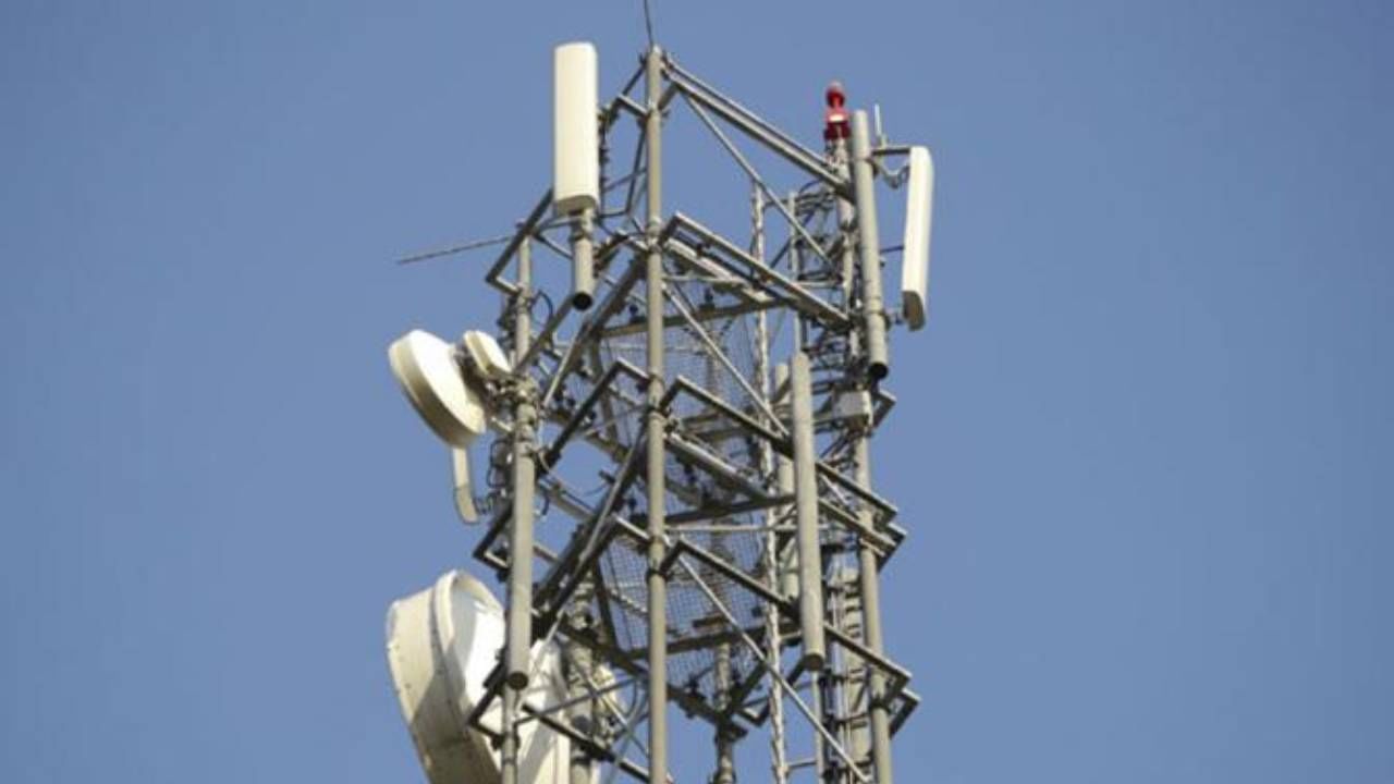 Mobile Tower : घरावर मोबाईल टॉवर बसवण्याची उगा घाई कशाला, फसवणा-या टोळ्या राज्यात सक्रीय, दूरसंचार उद्योगाने काय दिला इशारा