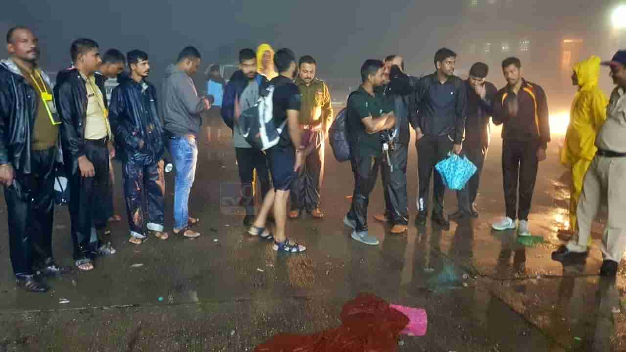 Pune rescue operation : मुसळधार पाऊस, दाट धुकं अन् भरकटलेला रस्ता...; भीमाशंकर अभयारण्यात अडकलेल्या त्या तरुणांची अखेर सुटका