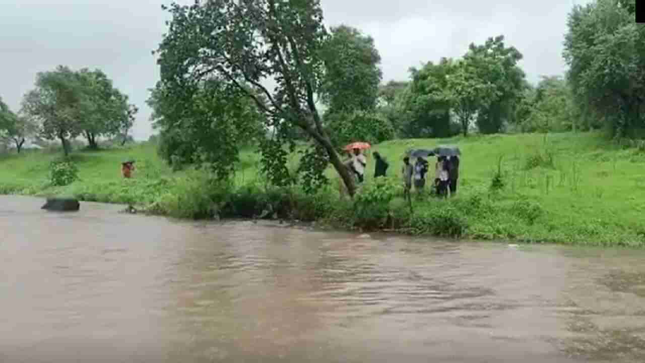 Ambernath Youth Drowned : अंबरनाथच्या मलंगगड परिसरातील नदीत दोघे बुडाले, पाण्याचा अंदाज न आल्यानं दुर्घटना