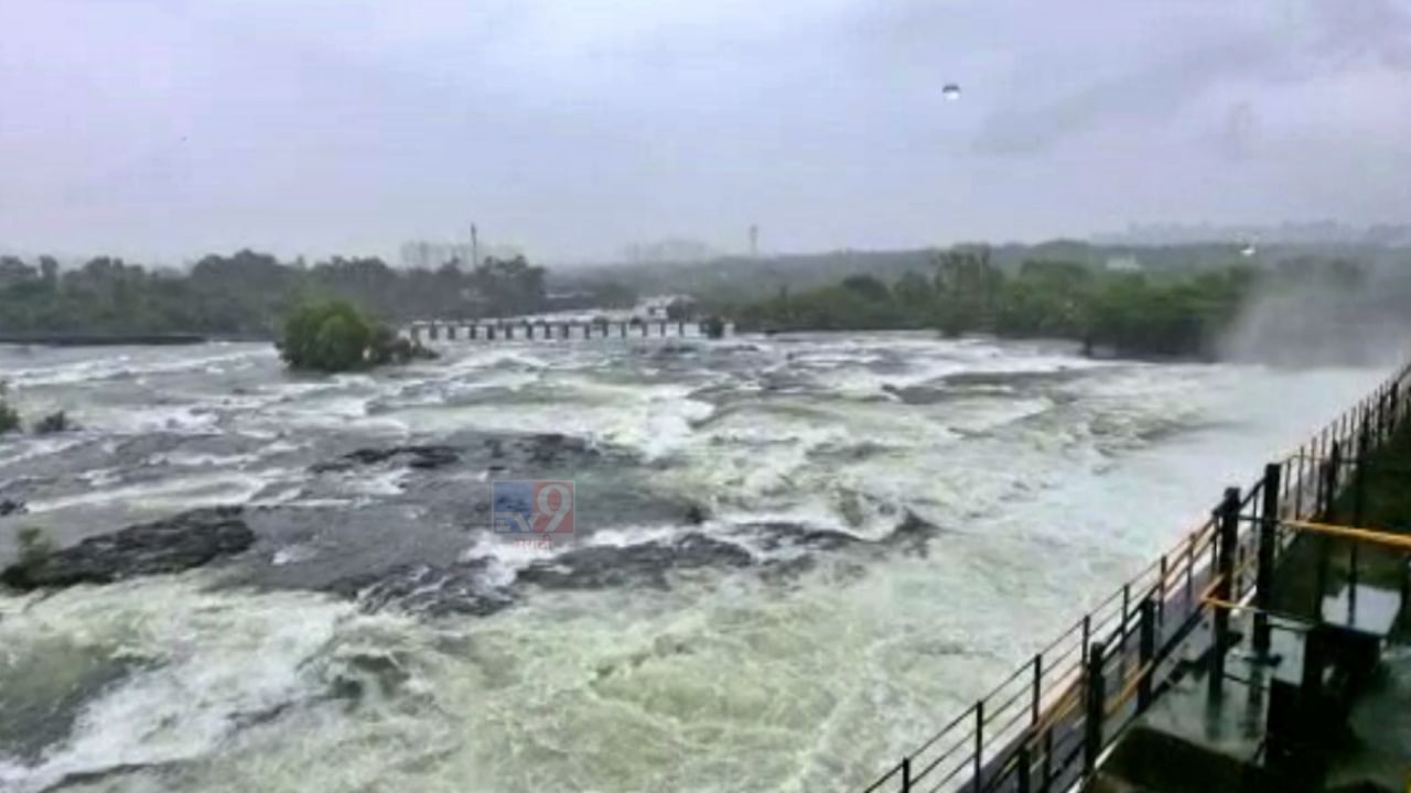 Pune rain : पुण्यात मुसळधार सुरूच, मुठा नदीकाठच्या गावांना सतर्क राहण्याचा जलसंपदा विभागाचा इशारा