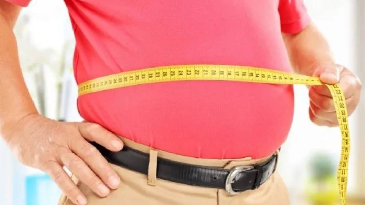ऑफीसमध्ये कायम बसून काम करताय? आरोग्यासाठी घातक; चुकीच्या सवयींनी वाढतोय लठ्ठपणाचा आजार, तज्ज्ञांचा इशारा! ऑफीसमध्ये कायम बसून काम करताय? आरोग्यासाठी घातक; चुकीच्या सवयींनी वाढतोय लठ्ठपणाचा आजार, तज्ज्ञांचा इशारा!