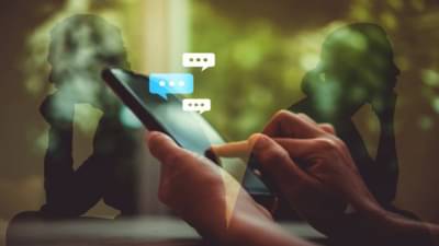 नवरा-बायकोच्या आड येतंय रात्री-अपरात्रीचं चॅटिंग! 6 महिन्यातली चिंताजनक आकडेवारी एकदा बघाच