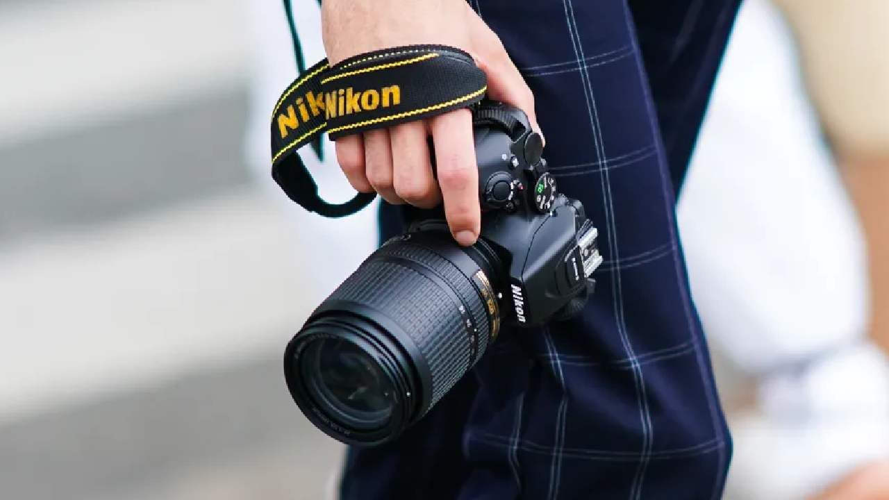 Nikon DSLR Camera : फोटोग्राफर्ससाठी वाईट बातमी! Nikonचे DSLR कॅमेरे बंद होणार? कारण जाणून घ्या...