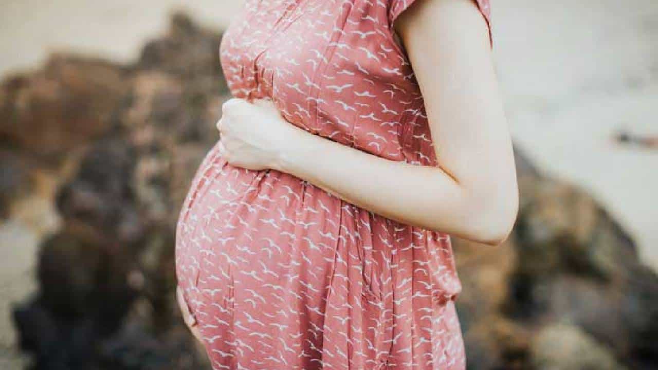 Abortion : स्वतःच्या अल्पवयीन मुलीसाठी आईच करतेय ‘गर्भनिरोधक’ गोळ्यांचा साठा, जाणून घ्या, काय आहे प्रकरण?