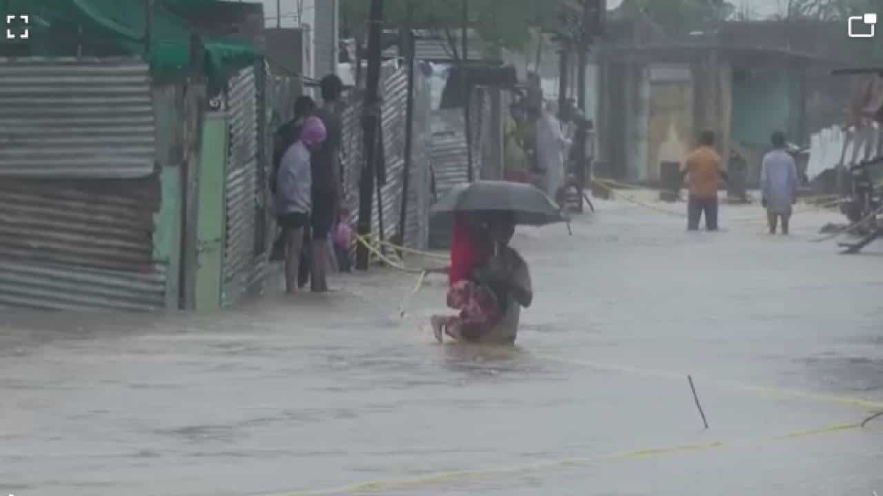 Monsoon Update : हवामान विभागाकडून अतिवृष्टीचा इशारा; राज्यात पुढील 48 तास मुसळधार पाऊस Monsoon Update : हवामान विभागाकडून अतिवृष्टीचा इशारा; राज्यात पुढील 48 तास मुसळधार पाऊस