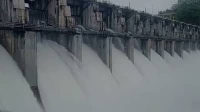 Nagpur Rain : नागपूर जिल्ह्यात मुसळधार पावसाचा हाहाकार, नवेगाव खैरी धरणाचे 16 दरवाजे उघडले, नदी शेजारच्या गावांना सतर्कतेचा इशारा