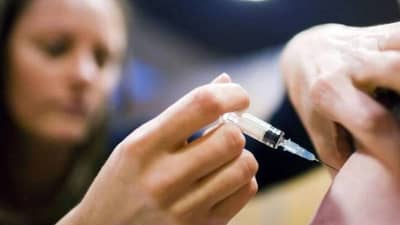 Cervical cancer | गर्भाशयाचा कर्करोग भारतात दरवर्षी हजारो महिलांचा जीव घेतो, आता स्वदेशी लसीने वाढली नवी आशा!