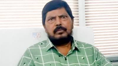 Shivsena | धनुष्यबाण शिंदेंना द्यावं, उद्धव ठाकरे आणि शिंदे गटाच्या भांडणात आता रामदास आठवलेंची उडी