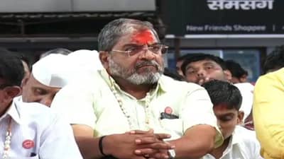 मुसळधार पावसात हजारो शेतकऱ्यांचा कोल्हापुरात मोर्चा; शेतकऱ्यांना 50 हजाराचे अनुदान द्या, राजू शेट्टी आक्रमक