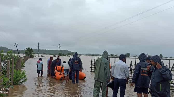 Gadchiroli schools closed : गडचिरोलीत पूरपरिस्थिती गंभीर, 16 जुलैपर्यंत शाळा, महाविद्यालये बंद, प्रशासन घेतेय क्षणाक्षणाची अपडेट