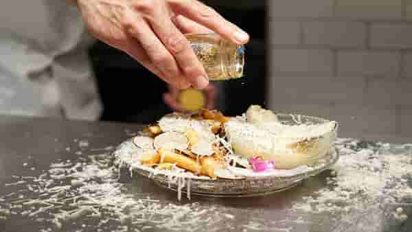 Worlds Most Expensive French Fries: जगातील सर्वांत महागडे फ्रेंच फ्राईज; या फ्रेंच फ्राईजवर चक्क सोने भुरभुरलेले असते