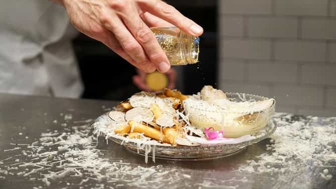 Worlds Most Expensive French Fries: जगातील सर्वांत महागडे फ्रेंच फ्राईज; या फ्रेंच फ्राईजवर चक्क सोने भुरभुरलेले असते