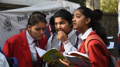 11th Admission: शिक्षण विभागाच्या दोन परस्पर विरोधी भूमिका, विद्यार्थ्यांचा गोंधळ, पालकांचा संताप! अकरावी प्रवेशाचा नेमका विषय काय?