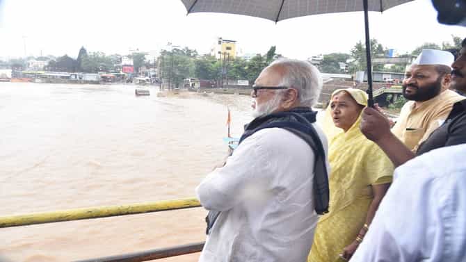 नागरिकांना पुराची भीषणता जाणवणार नाही अशा प्रकारे परिस्तिती हाताळावी; छगन भुजबळांनी केली नाशिकच्या पूरपरिस्थितीची पाहणी