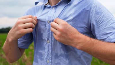 Rainy season : पावसाळ्यात ओले कपडे वापरल्यास वाढू शकतो त्वचा विकारांचा धोका