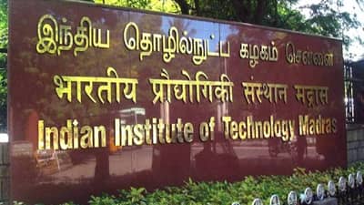 IIT Jobs: आयआयटीमध्ये 4500 हून अधिक जागा रिक्त! कोणत्या आयआयटीमध्ये किती रिक्त जागा, वाचा