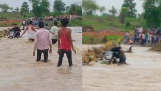 Wardha Flood : वर्ध्यातील वणा नदीच्या पुरात दुचाकी चालविण्याचे धाडस, पुलावर अडकला युवक, नागरिकांच्या मदतीने सुखरूप काढले बाहेर