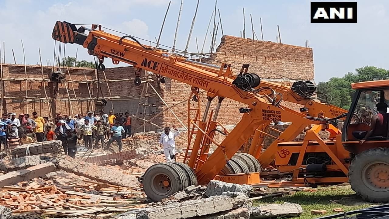 Delhi Wall Collapse : दिल्लीत मोठी दुर्घटना, निर्माणाधीन गोदामाची भिंत कोसळली, 6 मजुरांचा मृत्यू