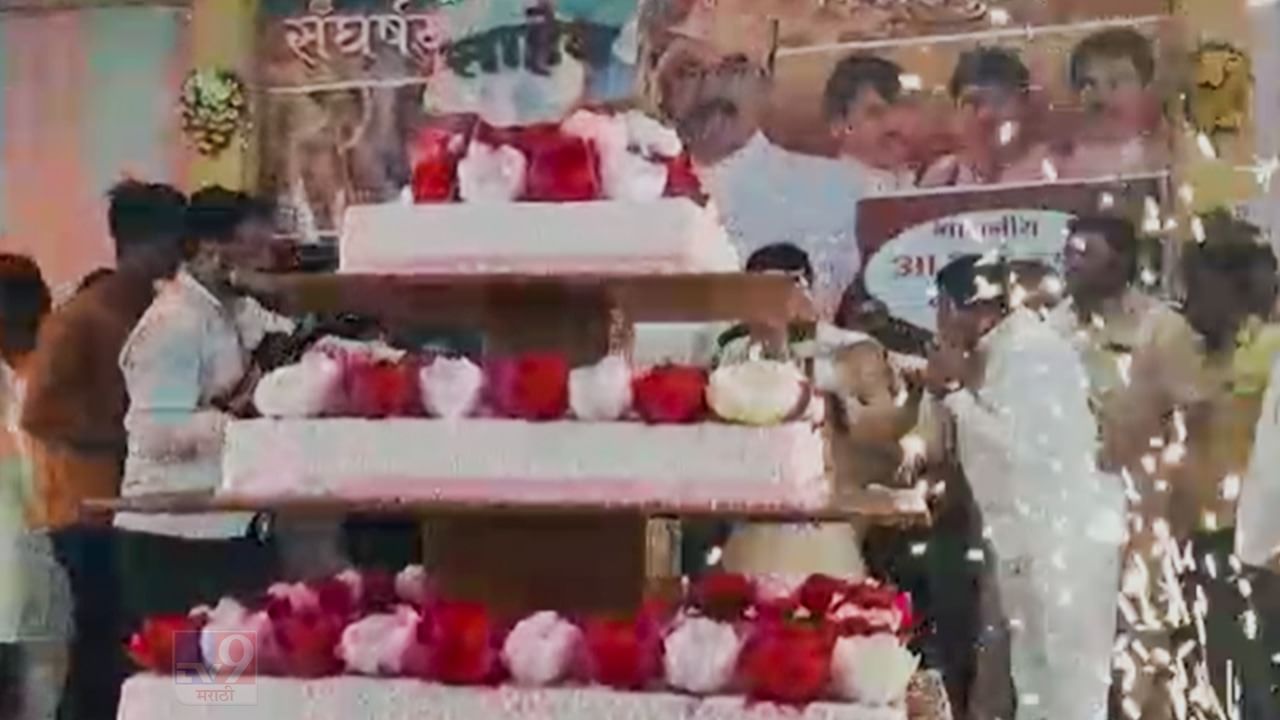 Dhananjay Munde cake
