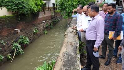 NMC : कुठं पाणी साचले, तर कुठं झाडं पडली, पावसाळी तक्रारींवर नागपूर मनपाद्वारे निराकरण, आयुक्तांसह अधिकाऱ्यांनी केली पाहणी