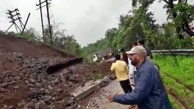 Boulders fall : पुणे-पानशेत मार्गावर कोसळली दरड, रस्त्यावर दगडांचा खच; 30 गावांचा संपर्क तुटला