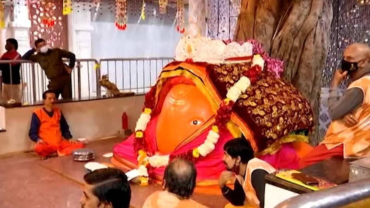 Sankashti Chaturthi: संकष्टी चतुर्थीच्या दिवशी गणपती बाप्पांना अर्पण करा ‘या’ पाच पैकी कोणतीही एक गोष्ट, मिळेल सुख-समृद्धी