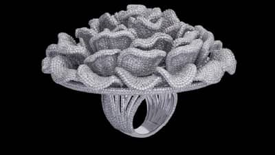 Diamond Ring: तब्बल 24 हजार हिऱ्यांची अंगठी; मायक्रोस्कोपने हिरे मोजून गिनीज बुकात नोंद केली; व्हिडिओपाहून थक्क व्हाल