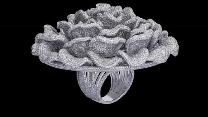 Diamond Ring: तब्बल 24 हजार हिऱ्यांची अंगठी; मायक्रोस्कोपने हिरे मोजून गिनीज बुकात नोंद केली; व्हिडिओपाहून थक्क व्हाल