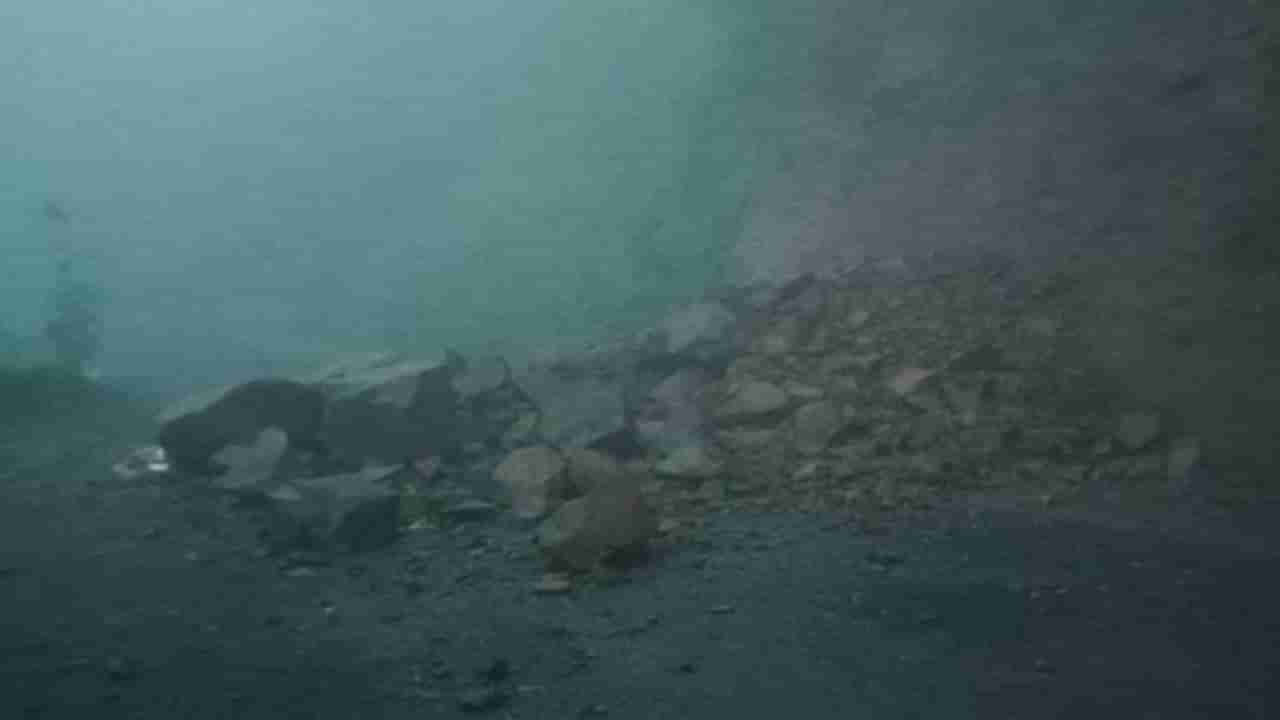 Pune Landslide : अनुस्कुरा घाटात दरड कोसळण्याचं सत्र सुरुच! पुण्याच्या दिशेनं येणाऱ्या वाहतुकीवर परिणाम