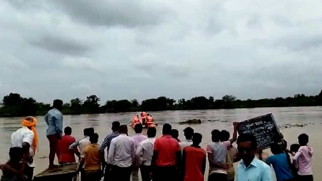 Bhandara Flood : चौफेर पूर, त्यात प्रकृती खालावली! ऍम्बुलन्स कुठून नेणार? अखेर बोट मदतीला धावली