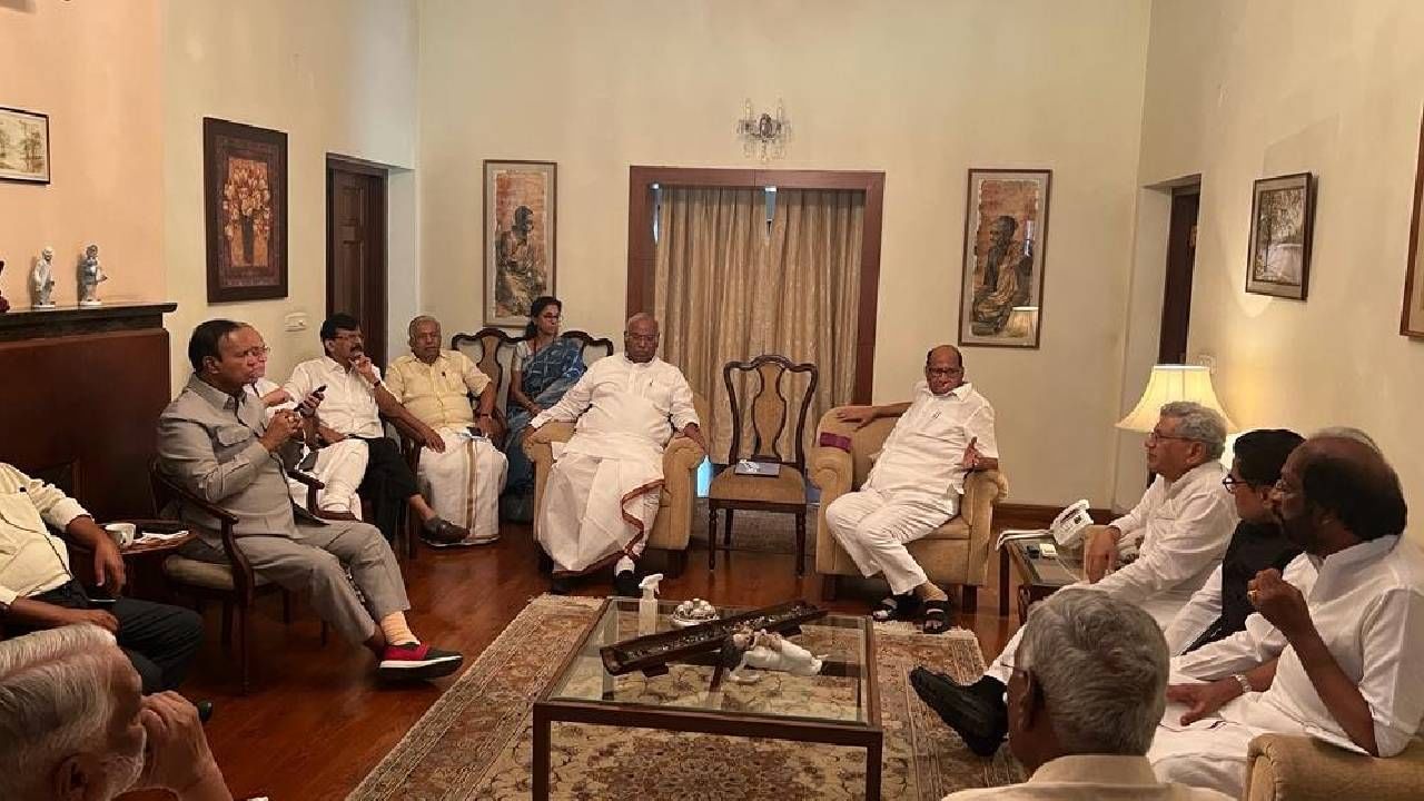 Sharad Pawar :  दिल्लीत शरद पवरांच्या घरी विरोधकांची बैठक, उपराष्ट्रपती निवडणूक, अधिवेशनात सरकारला घेरण्याचा प्लॅन