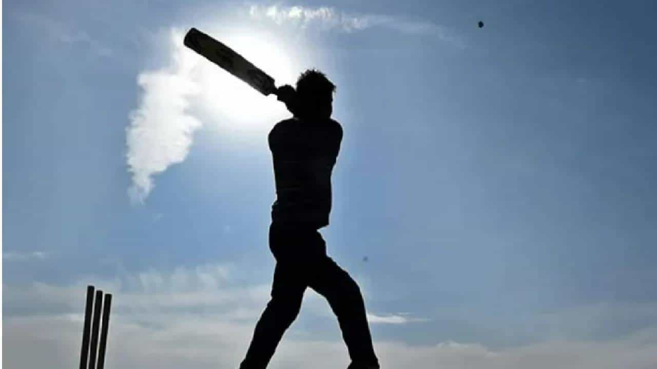 4 मॅच 4 सेंच्युरी, गोलंदाजांचा काळ बनला टीम इंडियाचा हा फलंदाज