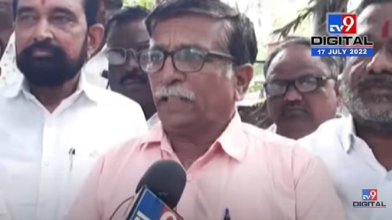 Video Jalgaon ShivSena : जळगाव तालुक्यात शिवसेनेला भगदाड, 60 पदाधिकाऱ्यांनी सोपविले जिल्हाप्रमुखांकडे राजीनामे, शिंदे गटात सहभागी