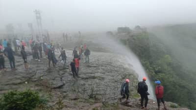 Karad Action : पाटण सडा वाघापूर पठारावर हुल्लडबाजी करणाऱ्या 62 जणांवर कारवाई